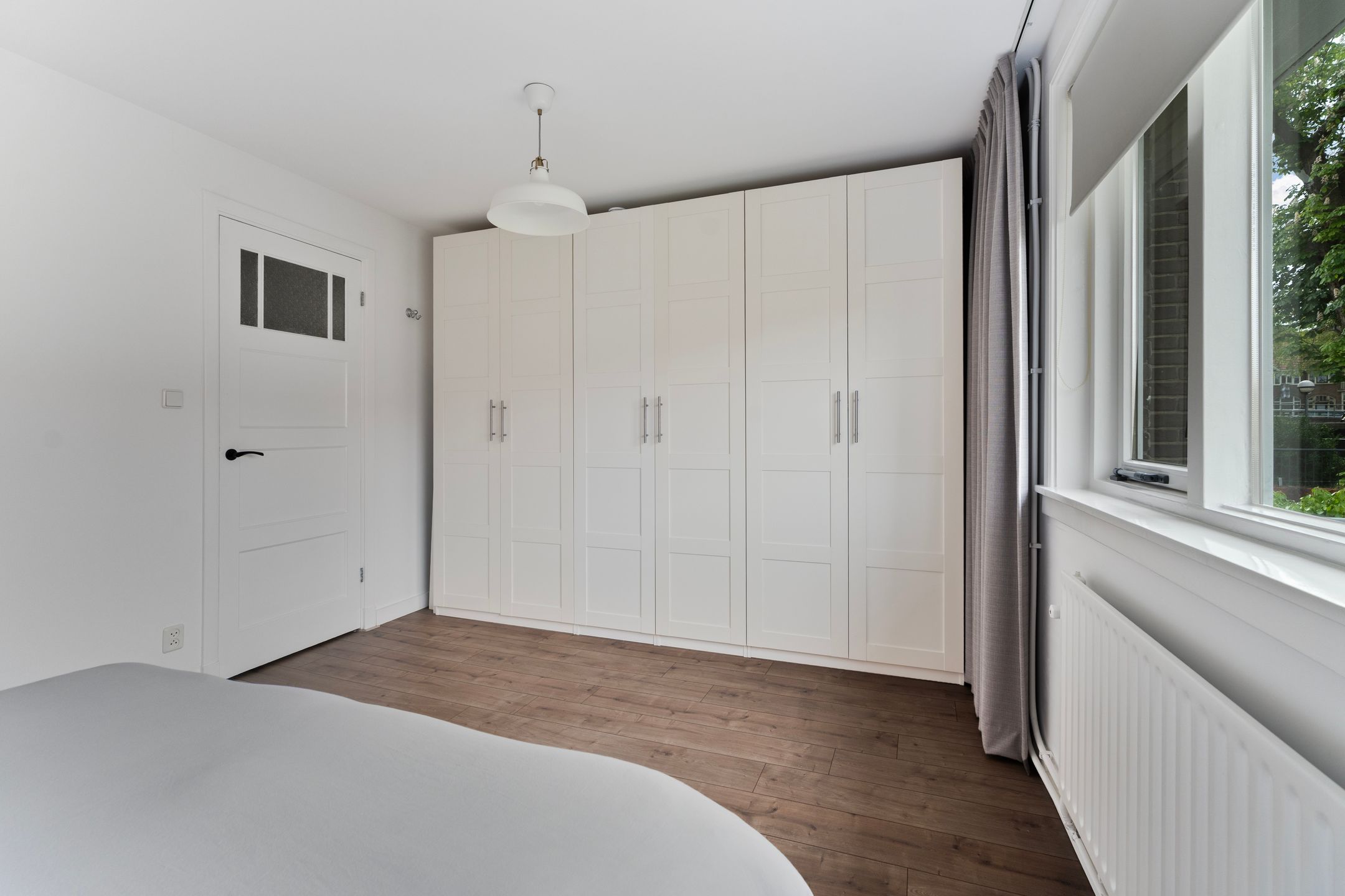 Characterful 1930s Townhouse with Original Details and Modern Comfort — 33