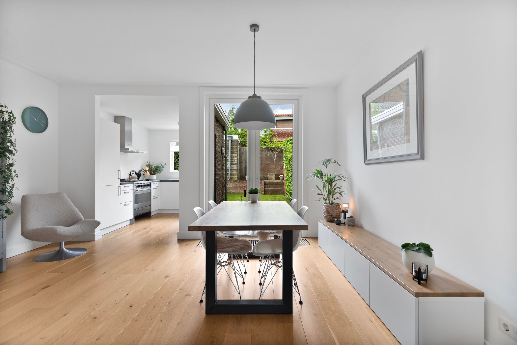 Characterful 1930s Townhouse with Original Details and Modern Comfort — 15