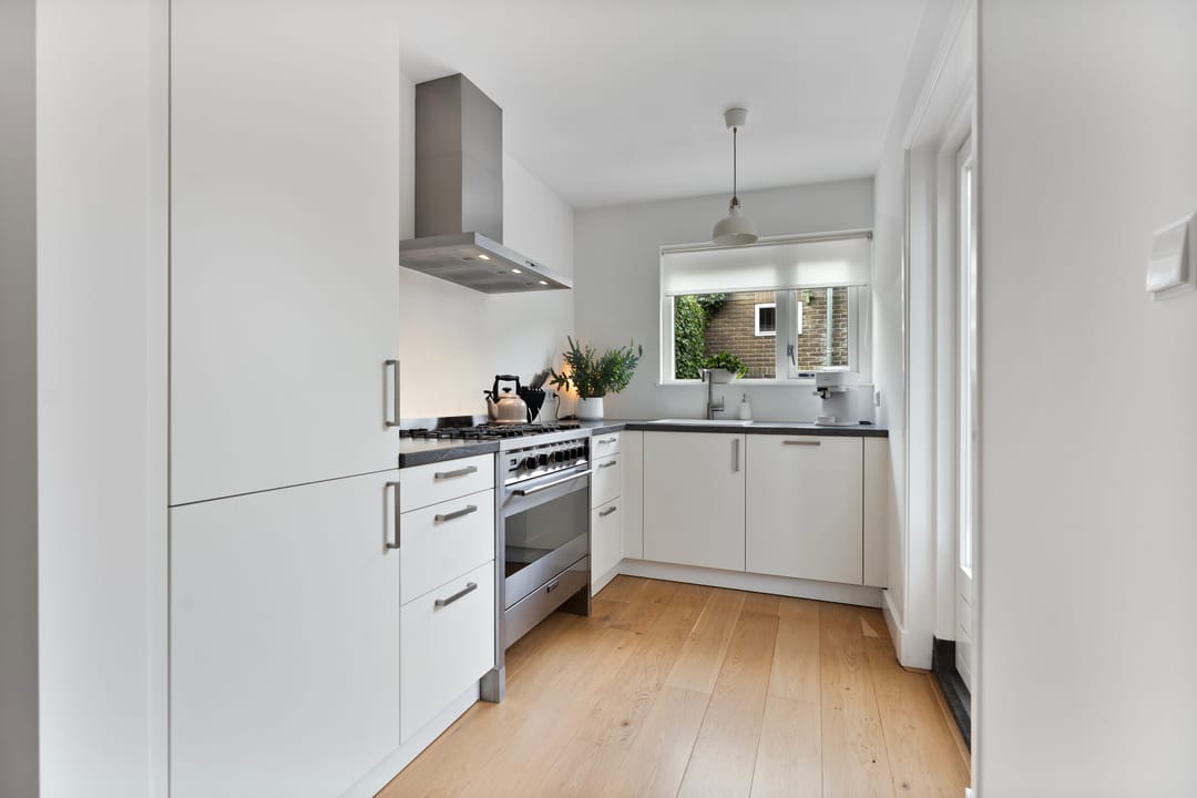Characterful 1930s Townhouse with Original Details and Modern Comfort — 16