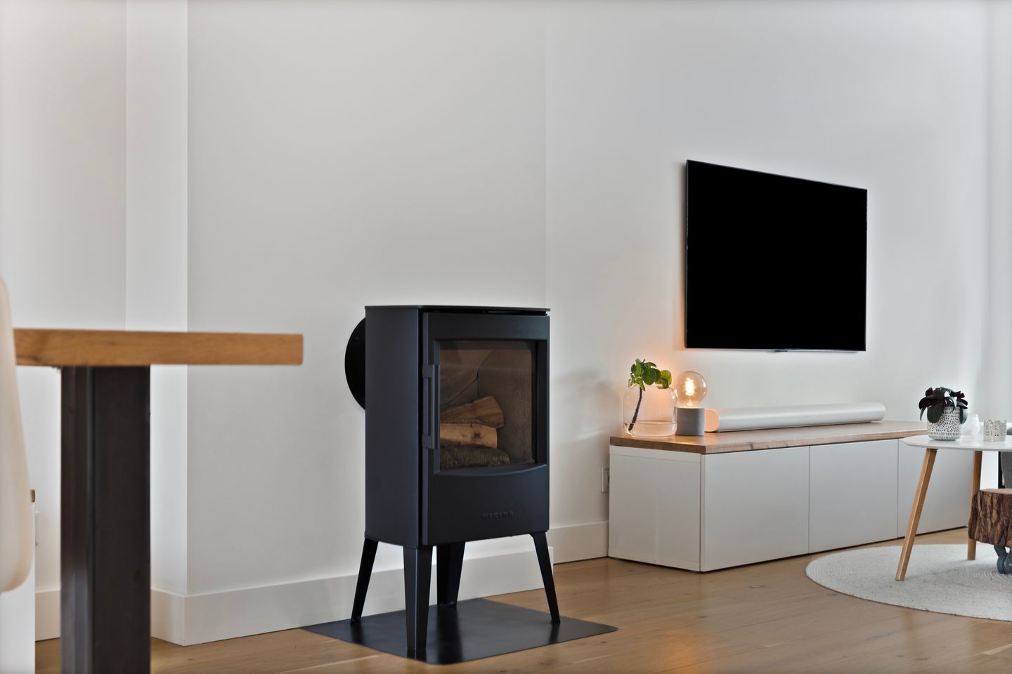 Characterful 1930s Townhouse with Original Details and Modern Comfort — 10