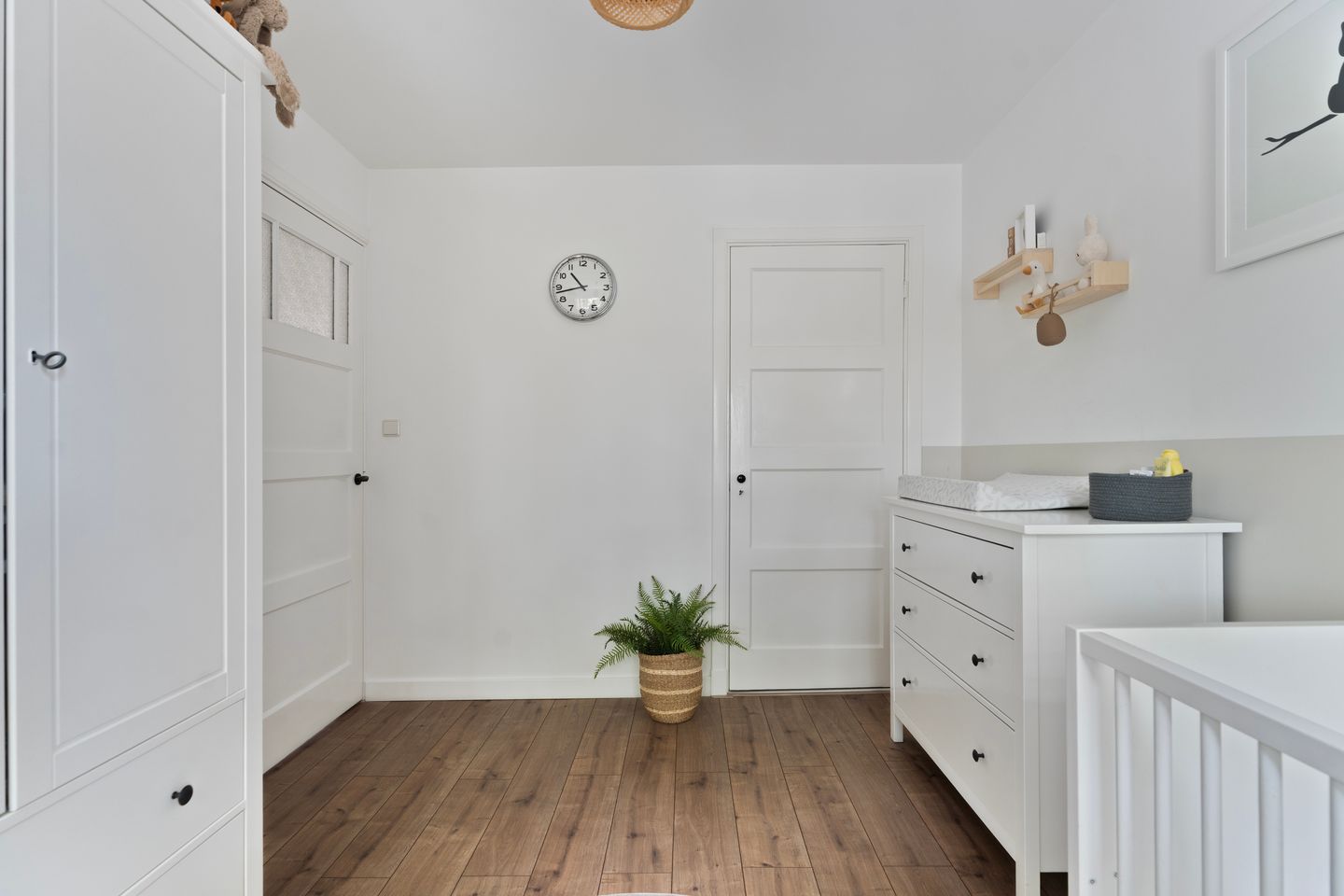 Characterful 1930s Townhouse with Original Details and Modern Comfort — 35