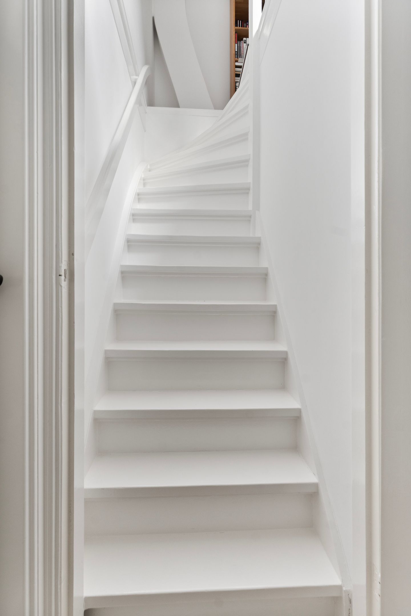 Characterful 1930s Townhouse with Original Details and Modern Comfort — 25