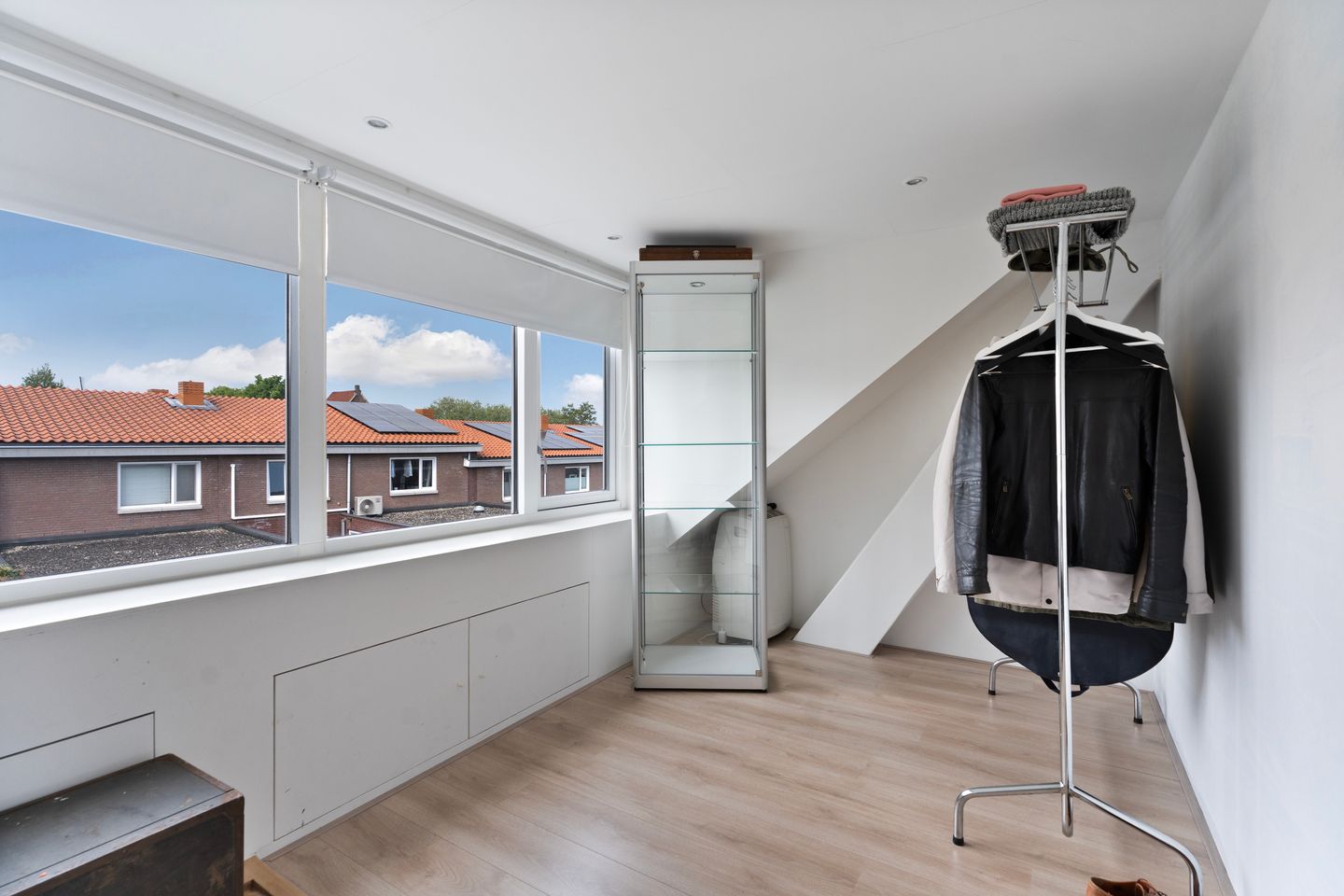 Characterful 1930s Townhouse with Original Details and Modern Comfort — 29