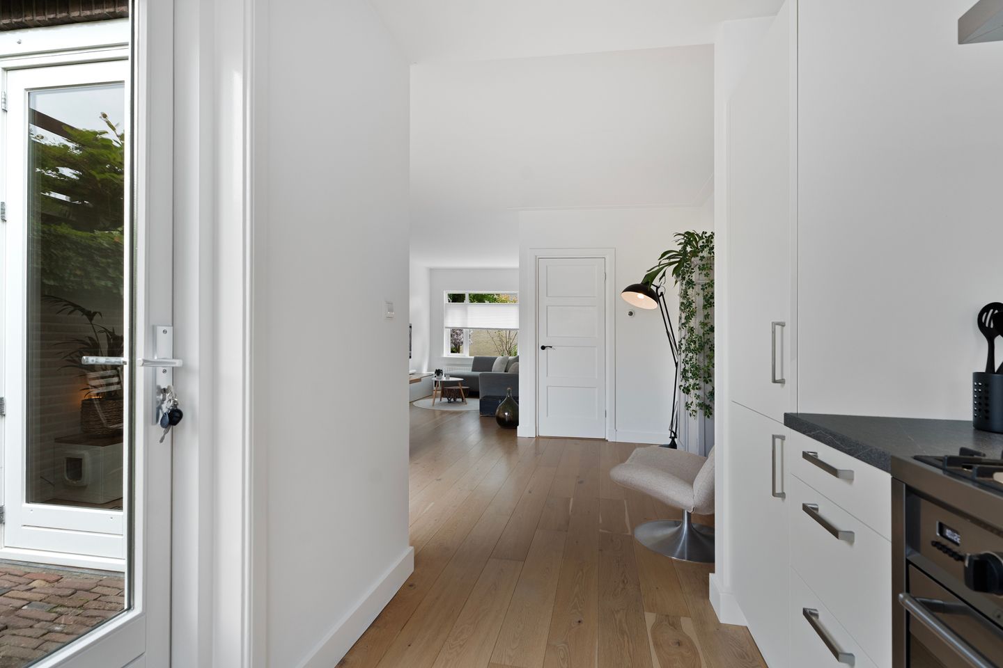 Characterful 1930s Townhouse with Original Details and Modern Comfort — 19