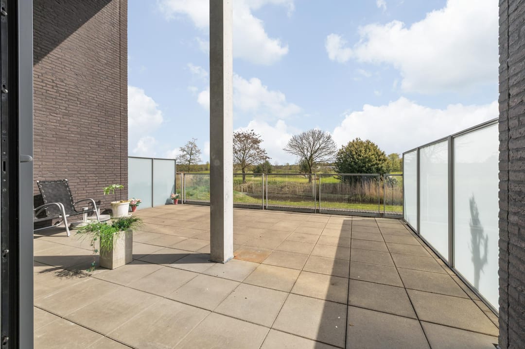 Spacious Maisonnette with Panoramic Golf Course Views in Teteringen — 53