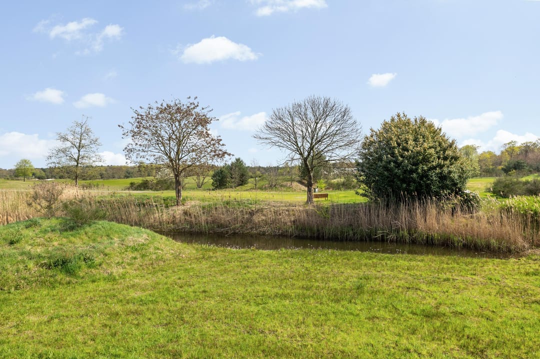 Spacious Maisonnette with Panoramic Golf Course Views in Teteringen — 61