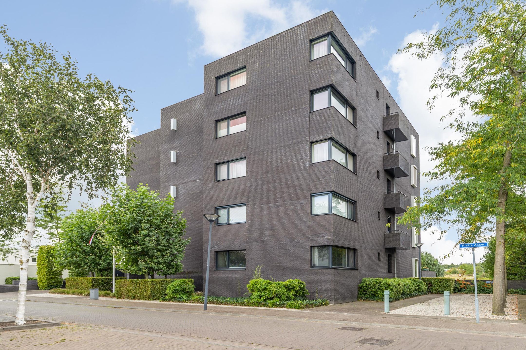 Spacious Maisonnette with Panoramic Golf Course Views in Teteringen — 9