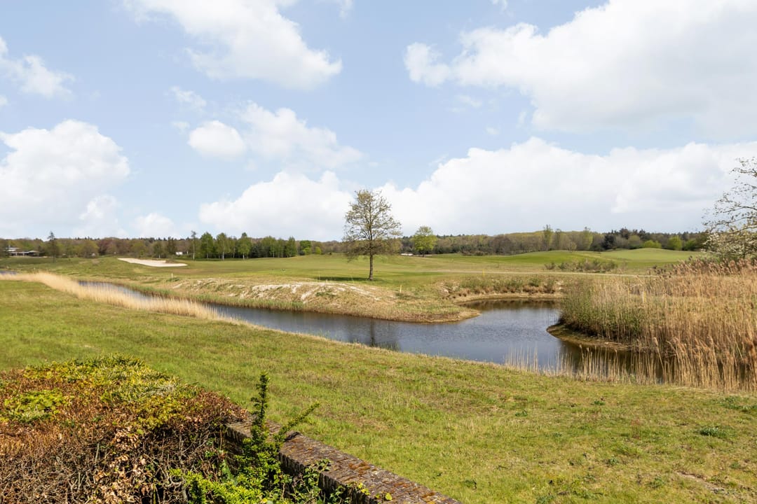 Spacious Maisonnette with Panoramic Golf Course Views in Teteringen — 62