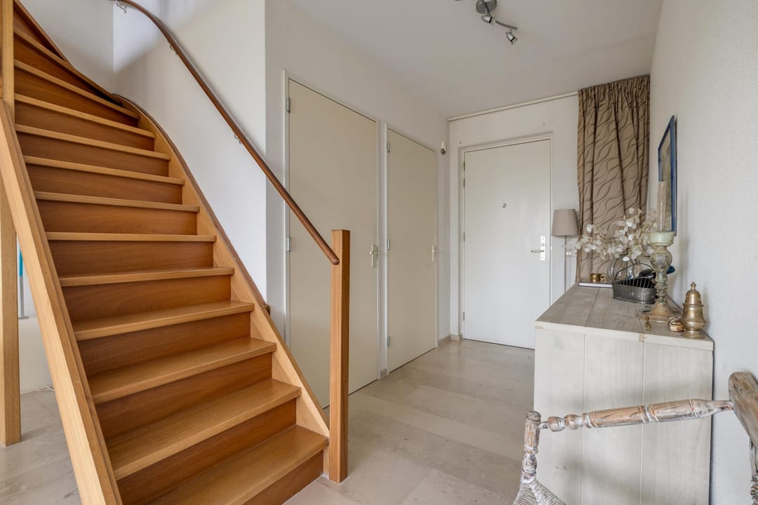 Spacious Maisonnette with Panoramic Golf Course Views in Teteringen — 13