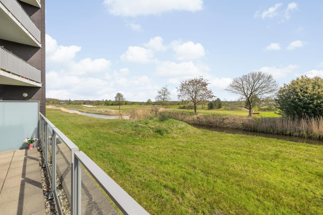 Spacious Maisonnette with Panoramic Golf Course Views in Teteringen — 58