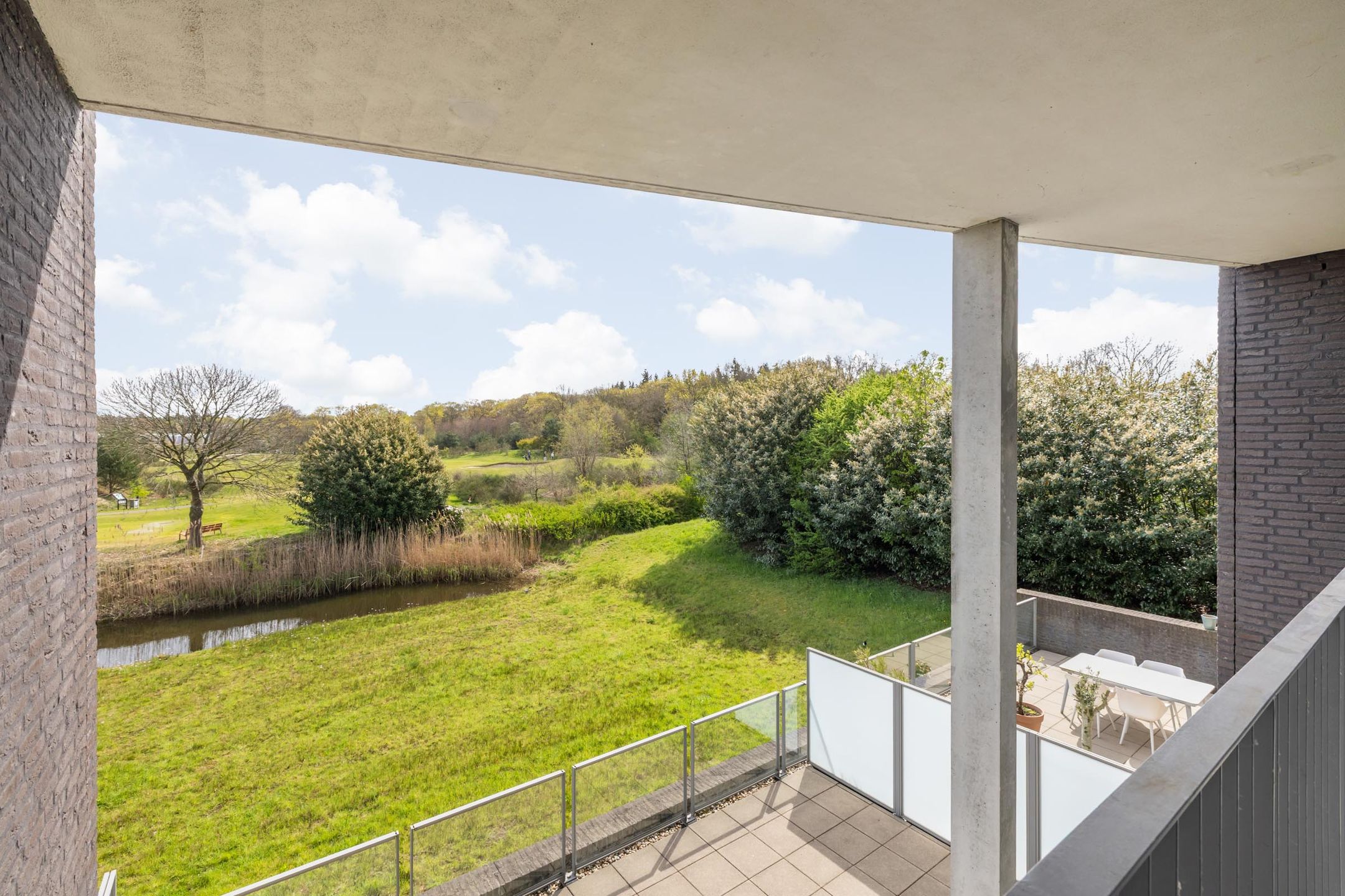 Spacious Maisonnette with Panoramic Golf Course Views in Teteringen — 42