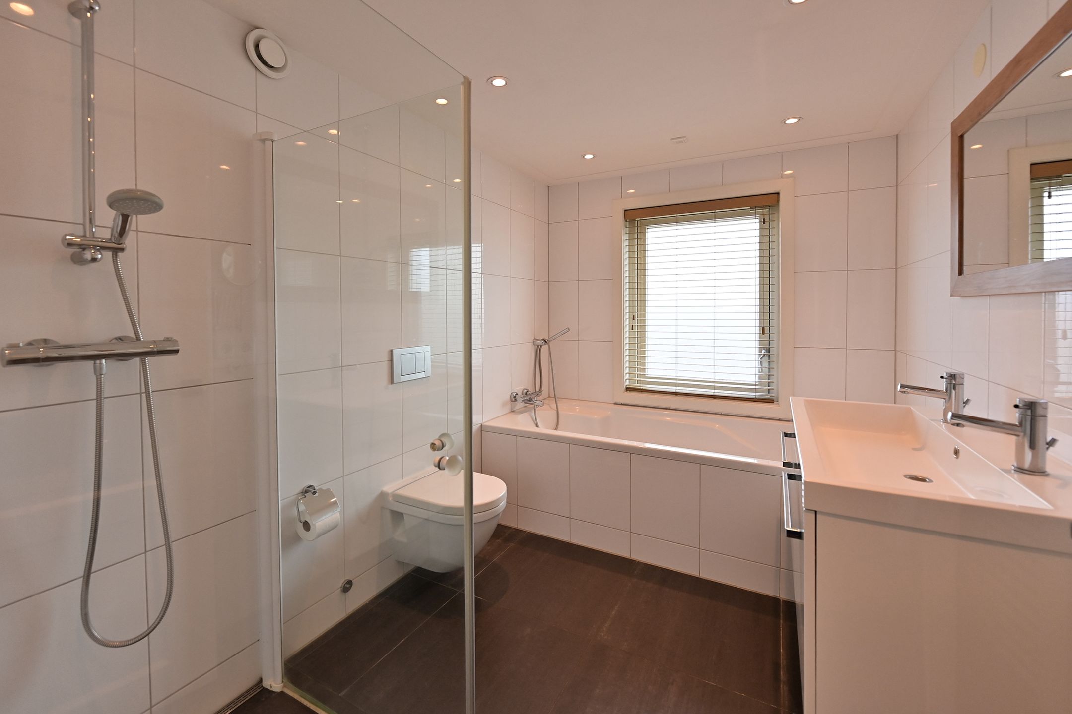 Stylish Turn-Key Corner Home with Energy Label A and 19 Solar Panels — 9