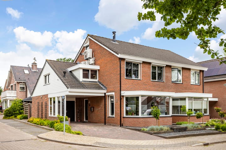 Twee-onder-één-kap te koop: Kamille 13, Oldenzaal
