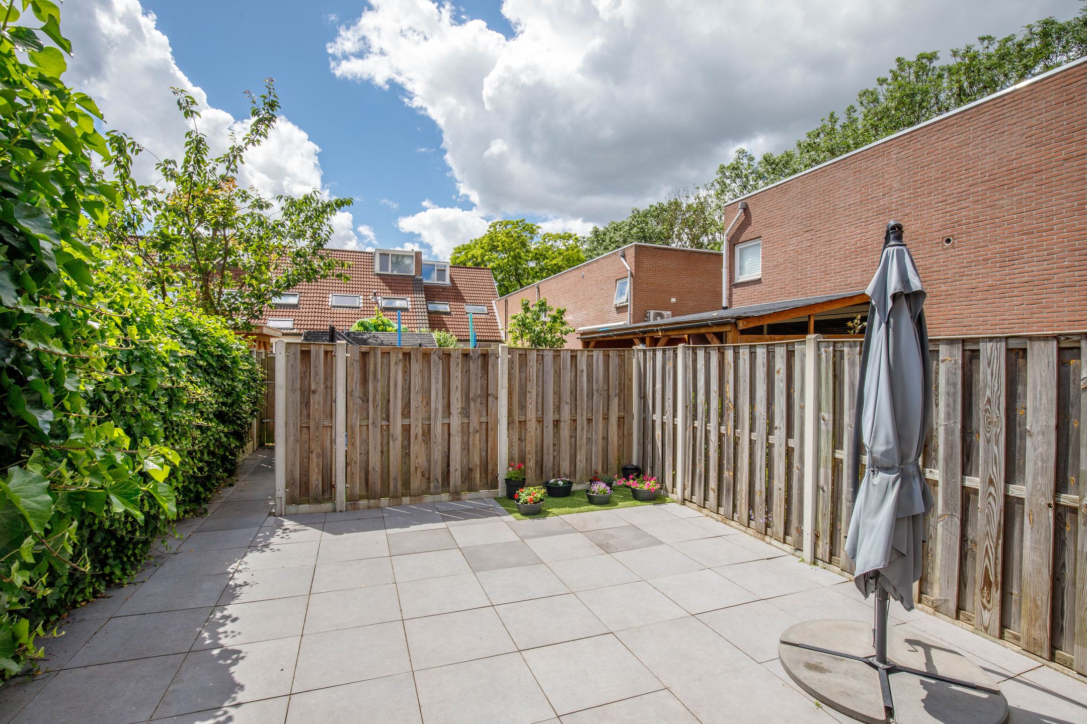 Spacious Family Home with Private Garden in Oosterflank — 30