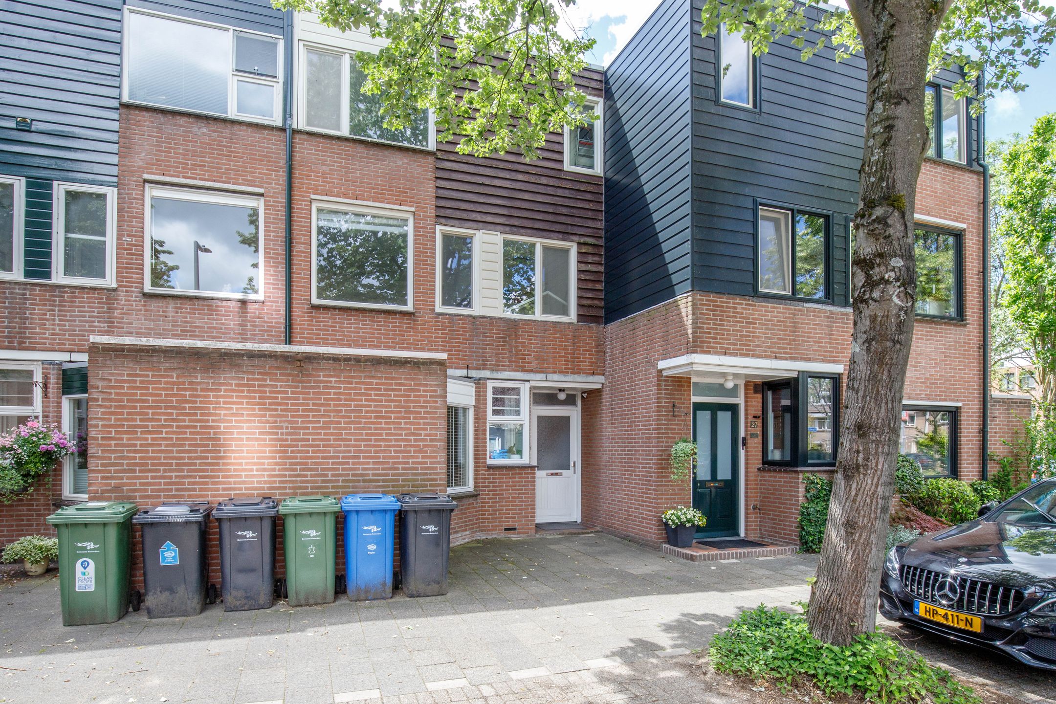 Spacious Family Home with Private Garden in Oosterflank — 36