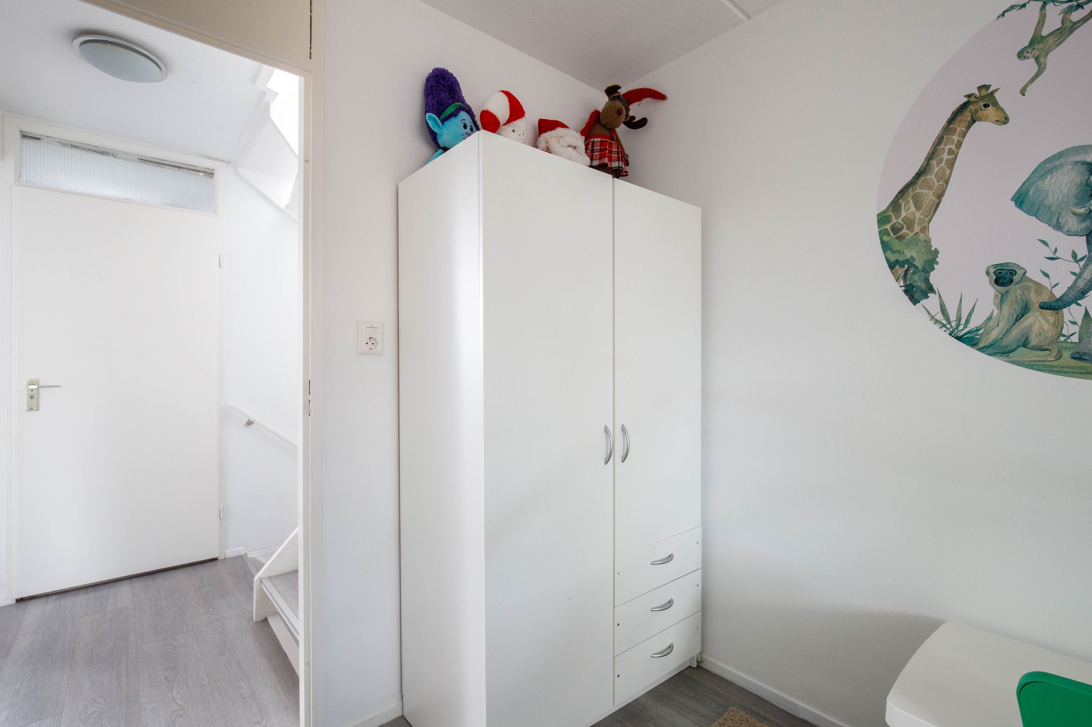 Spacious Family Home with Private Garden in Oosterflank — 21