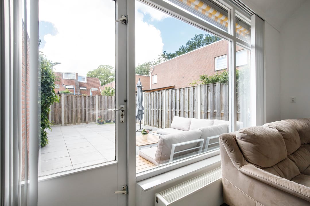Spacious Family Home with Private Garden in Oosterflank — 7