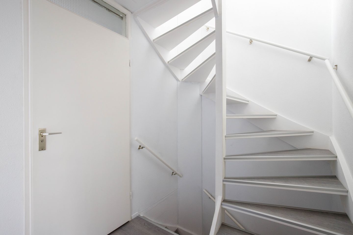 Spacious Family Home with Private Garden in Oosterflank — 25