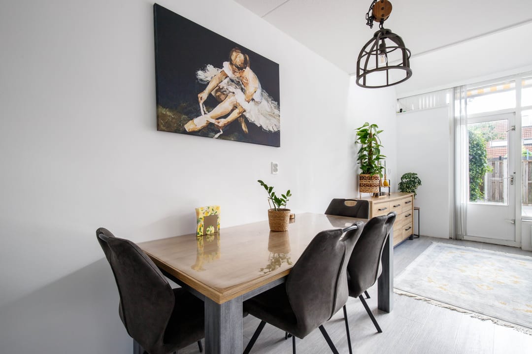 Spacious Family Home with Private Garden in Oosterflank — 8