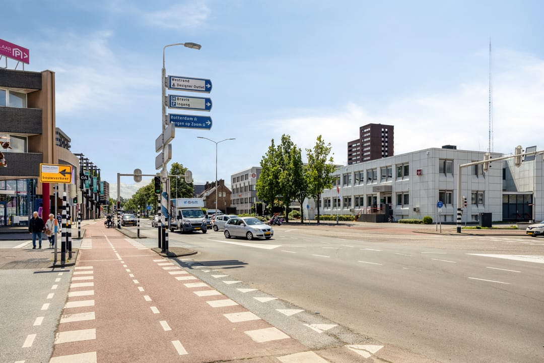 Sustainable and Move-In Ready Ground Floor Apartment with Garden in Central Roosendaal — 32