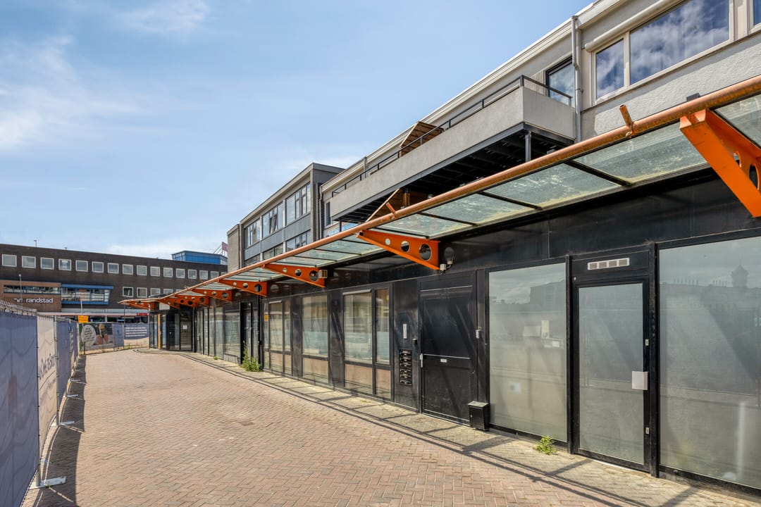 Sustainable and Move-In Ready Ground Floor Apartment with Garden in Central Roosendaal — 28