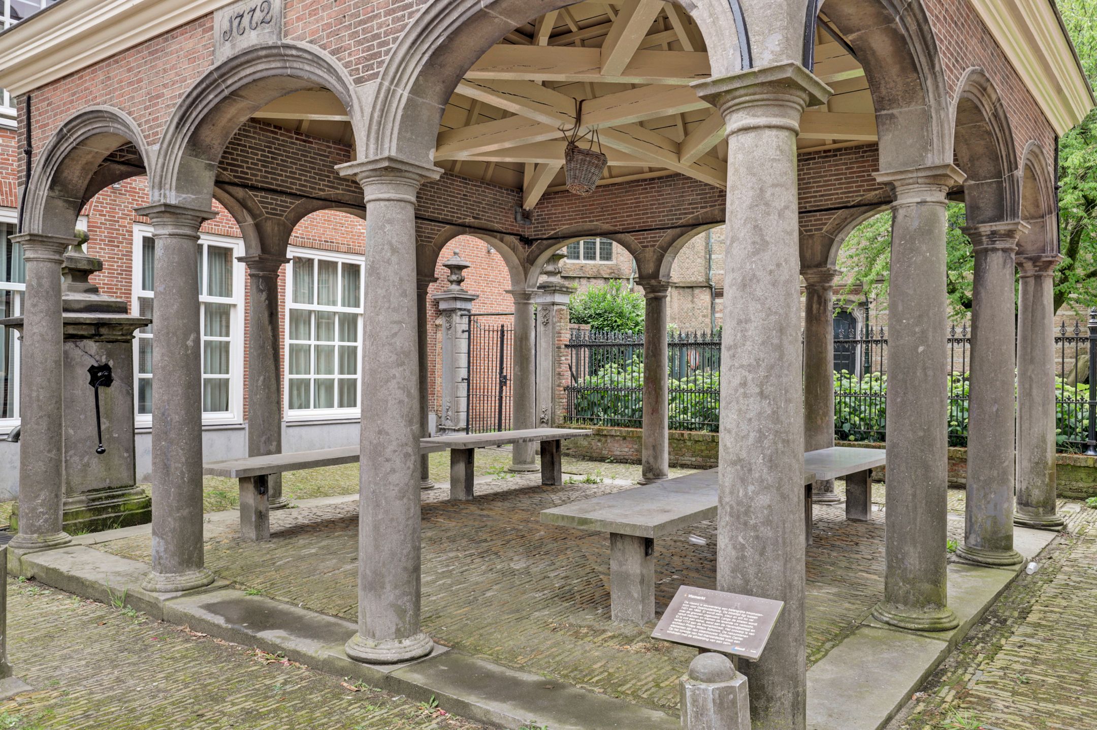 Photo 42 of Dordtsestraat 1-A