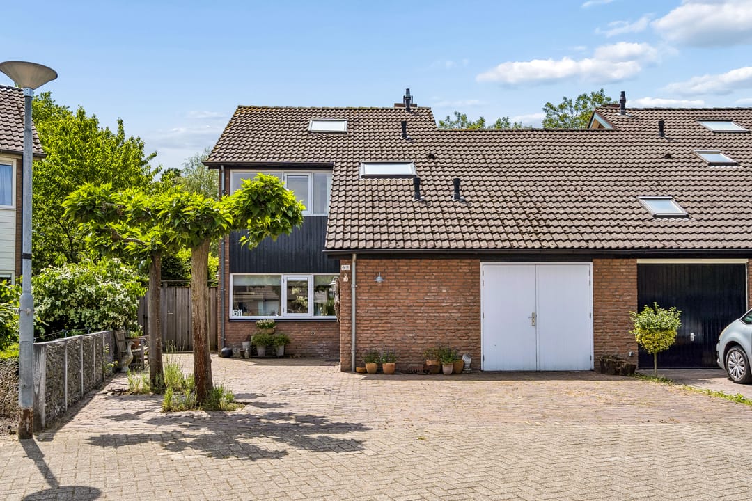 Spacious Semi-Detached Family Home with Garden Oasis in Melle