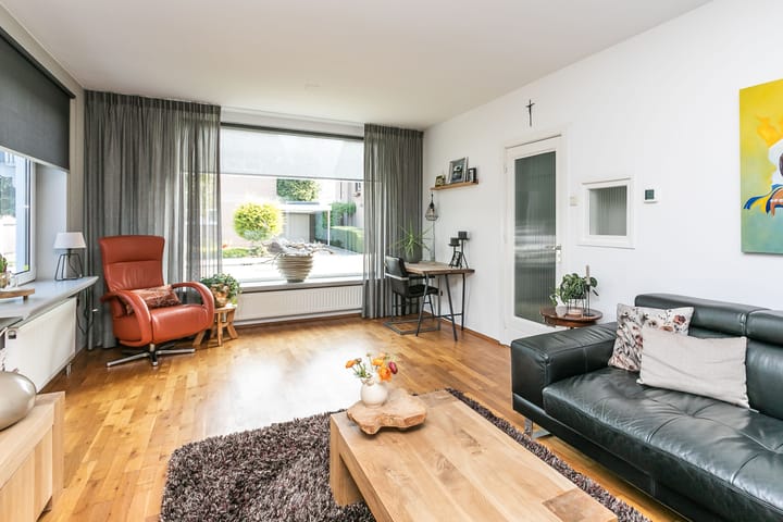 Twee-onder-één-kap te koop: Rooseveltstraat 2, Brunssum