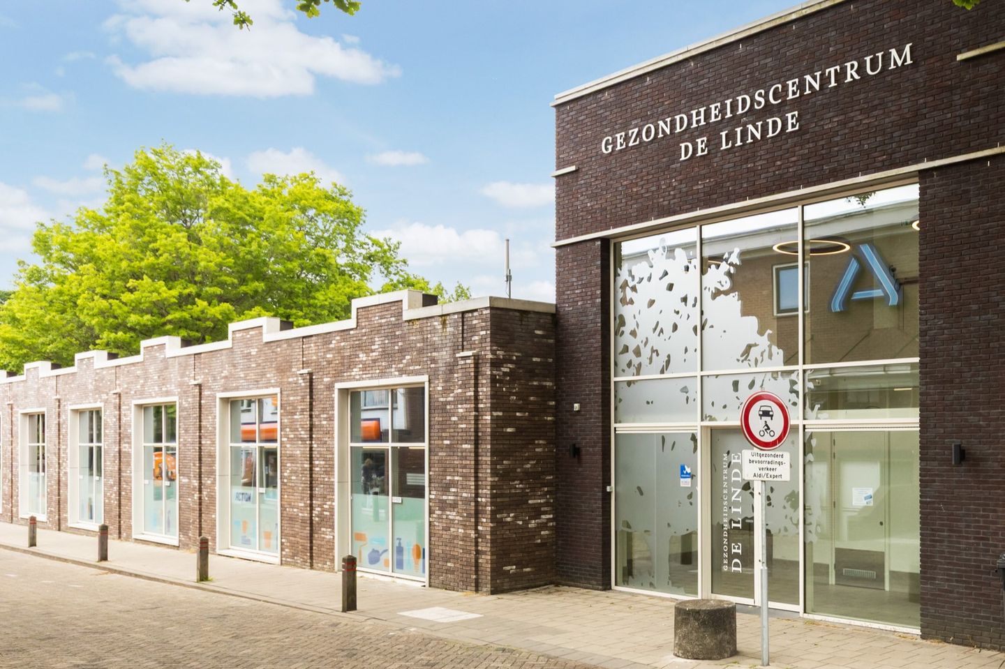 View photo 1 of Burgemeester Langmanstraat 4