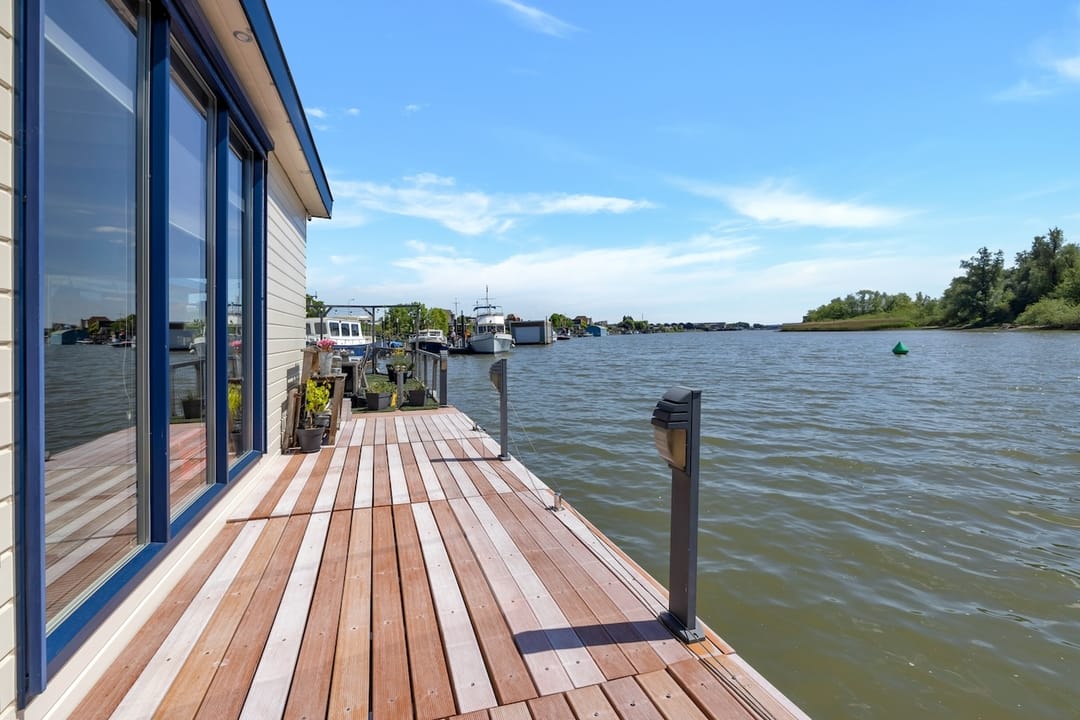 Spacious Renovated Waterfront Houseboat with Expansive Terraces and Direct Water Access