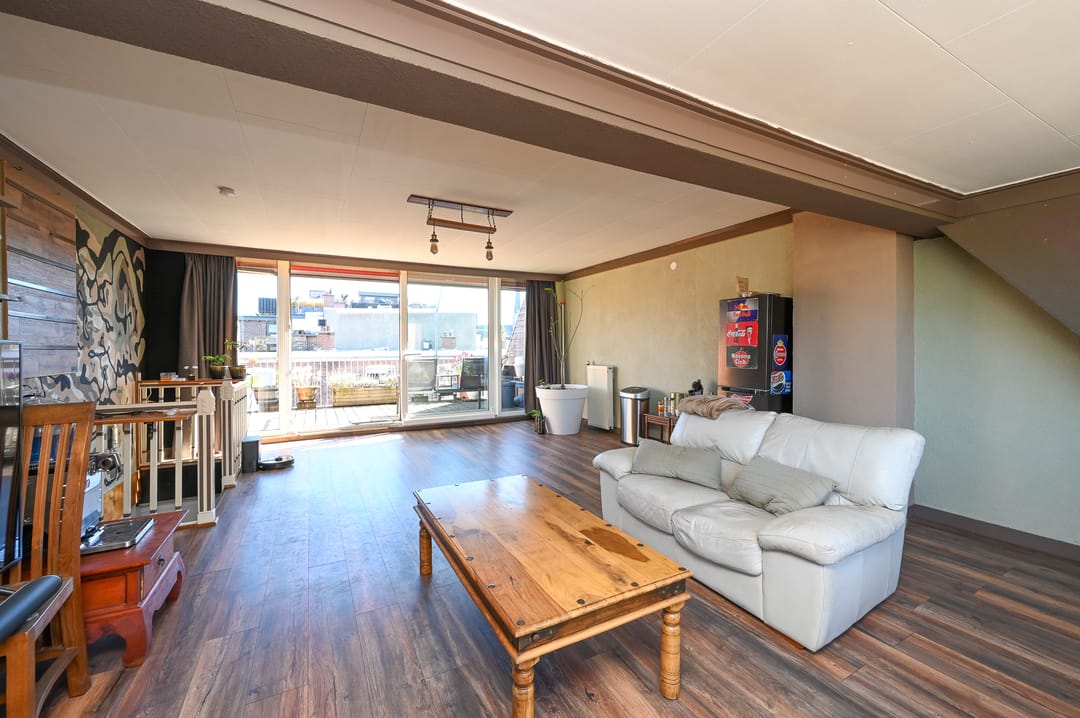 Spacious Family Home in Historic Center with Sunny Roof Terrace — 32