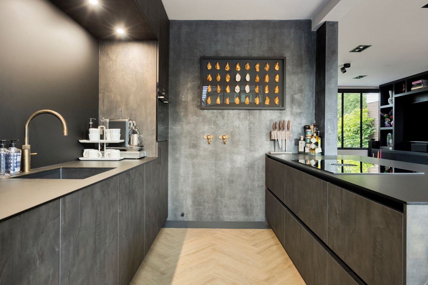 Modern 5 Bedroom Renovated Family Home with Solar Panels — 10