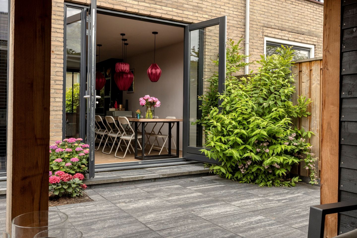 Modern 5 Bedroom Renovated Family Home with Solar Panels — 14