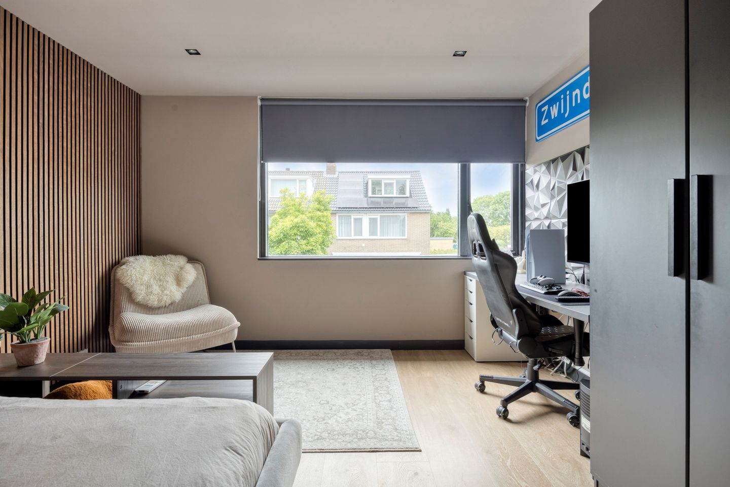 Modern 5 Bedroom Renovated Family Home with Solar Panels — 19