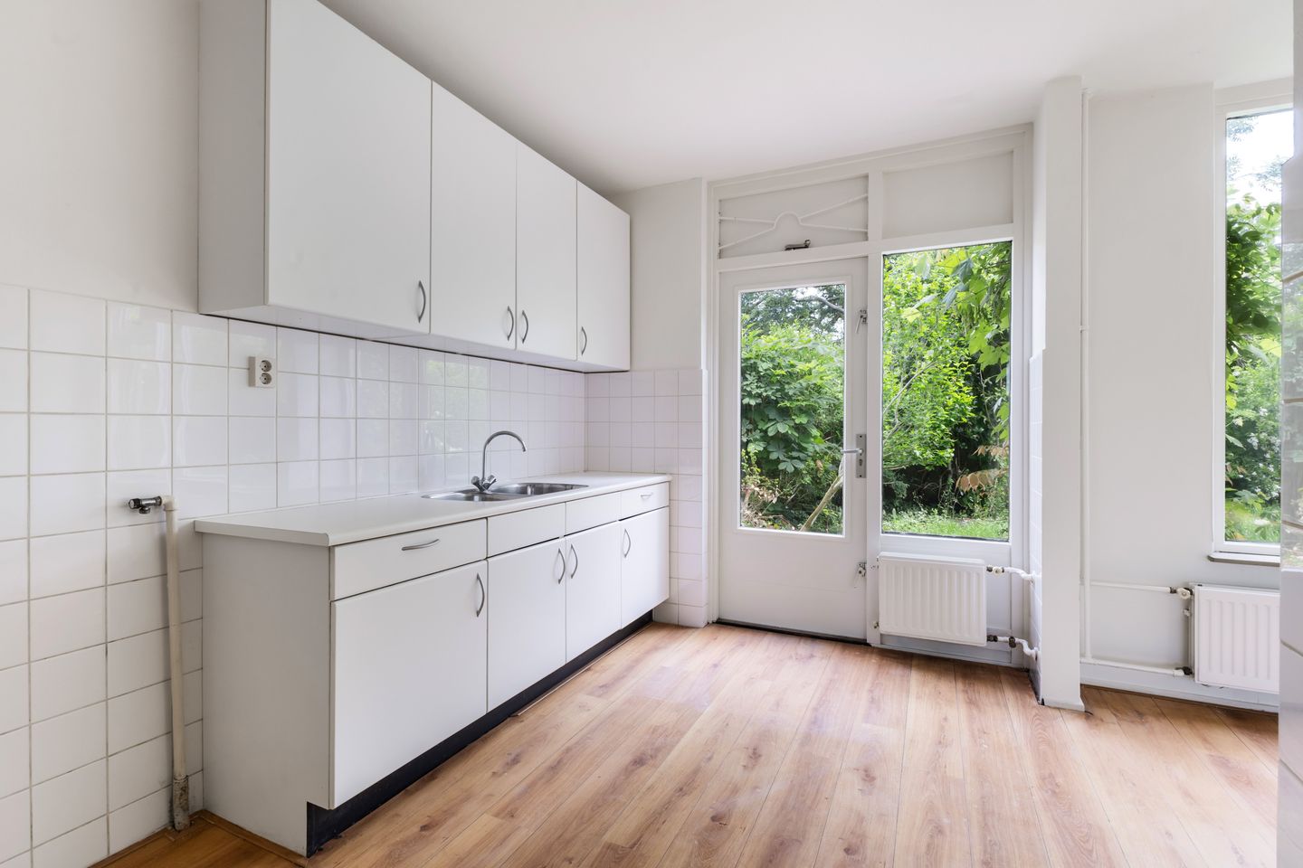 Spacious Corner Home with Four Bedrooms and Renovation Potential — 14