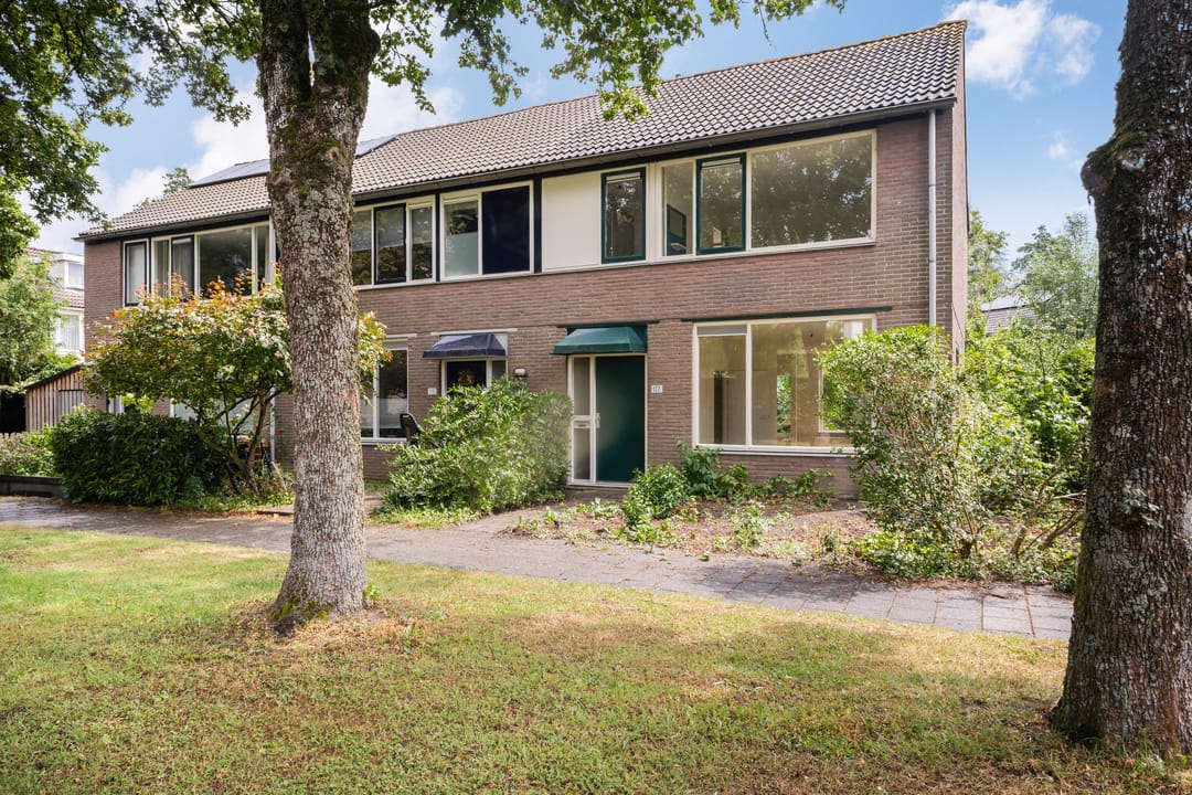 Spacious Corner Home with Four Bedrooms and Renovation Potential — 7