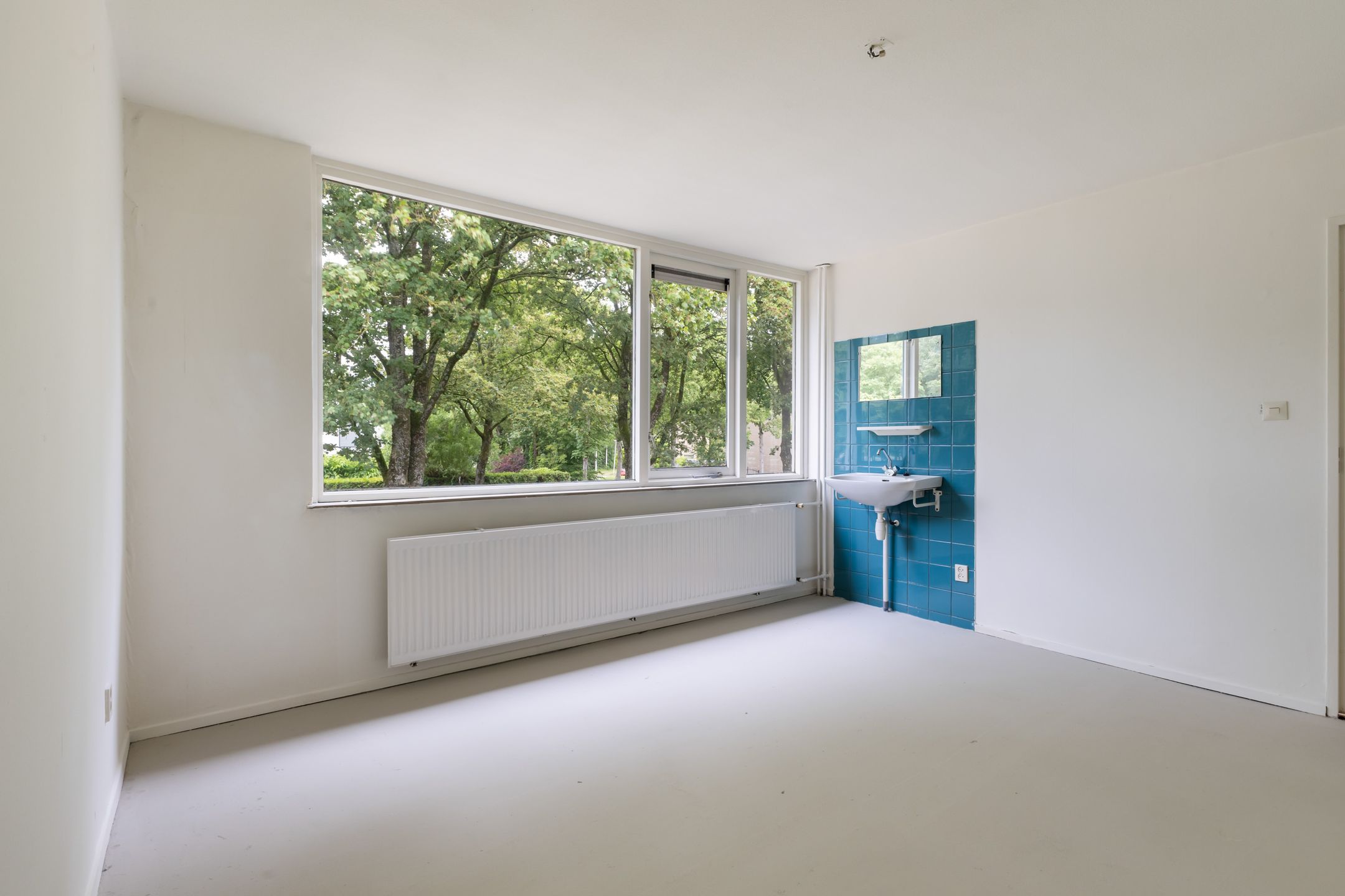 Spacious Corner Home with Four Bedrooms and Renovation Potential — 24