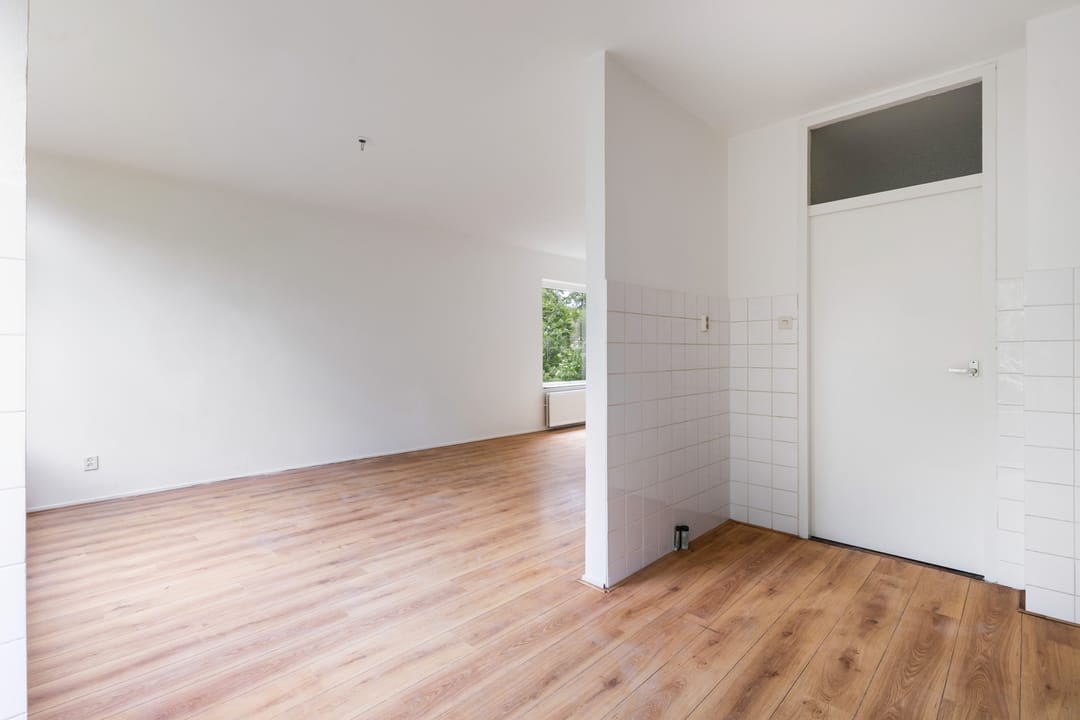 Spacious Corner Home with Four Bedrooms and Renovation Potential — 13
