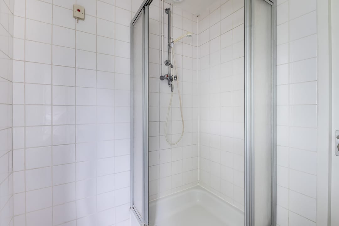 Spacious Corner Home with Four Bedrooms and Renovation Potential — 26