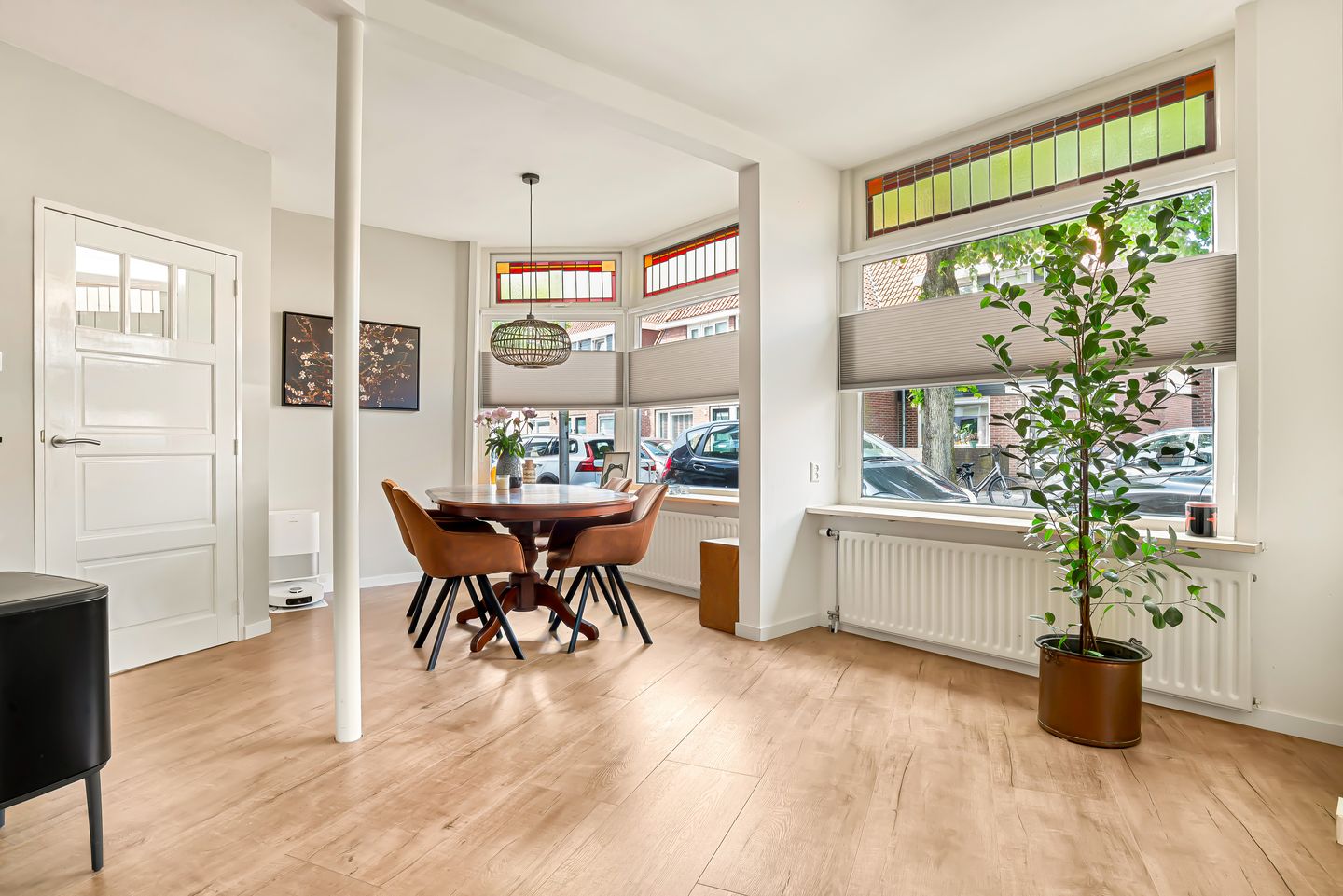 Bright semi detached home with modern finish and south west balcony — 20