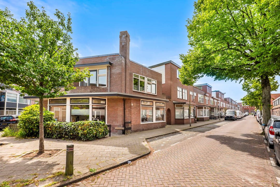 Bright semi detached home with modern finish and south west balcony