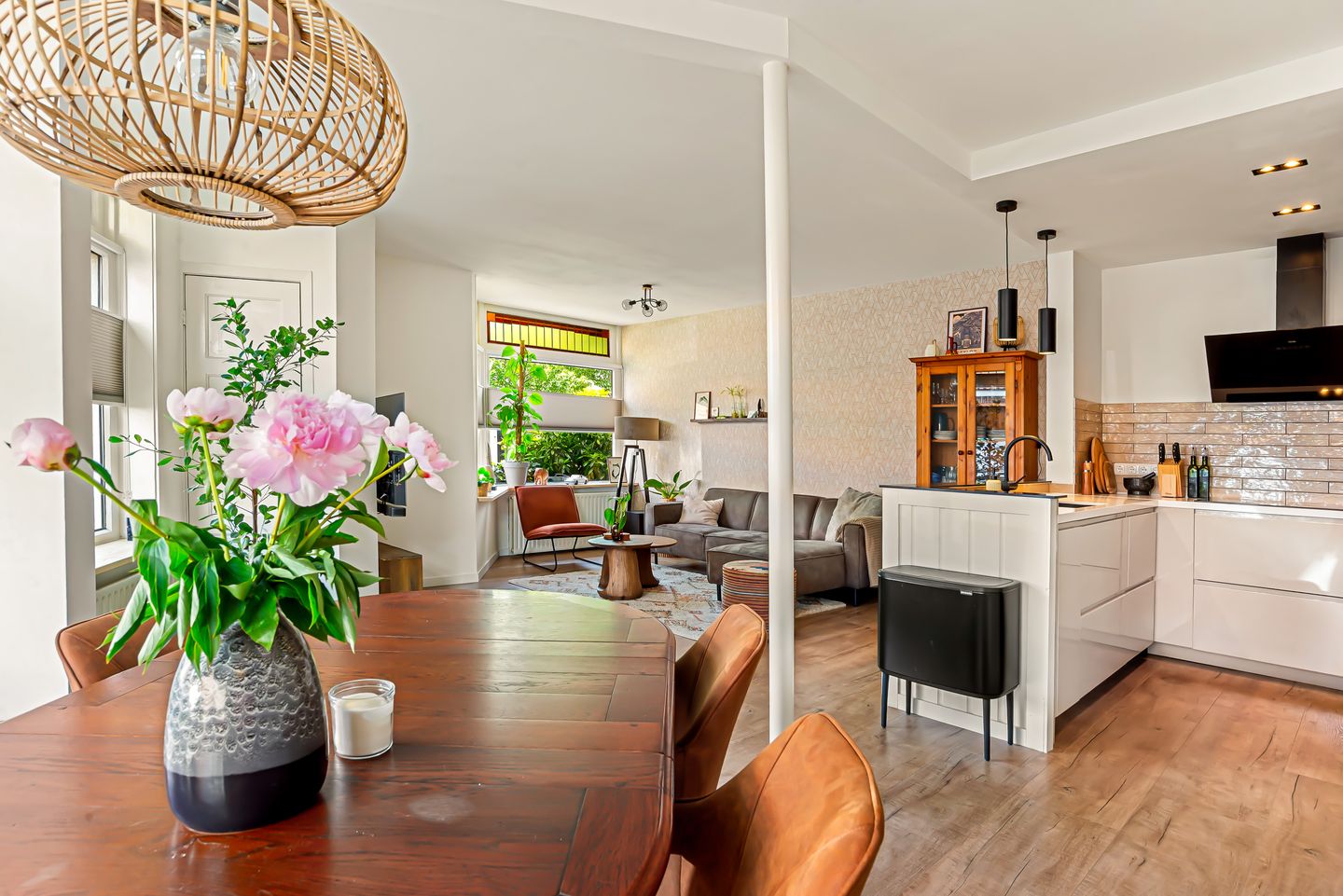 Bright semi detached home with modern finish and south west balcony — 14