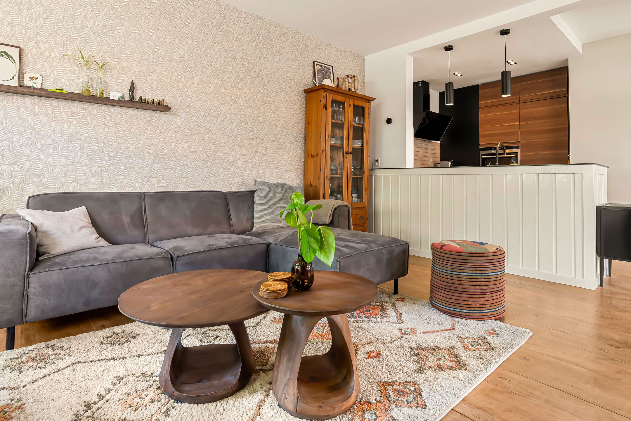 Bright semi detached home with modern finish and south west balcony — 18