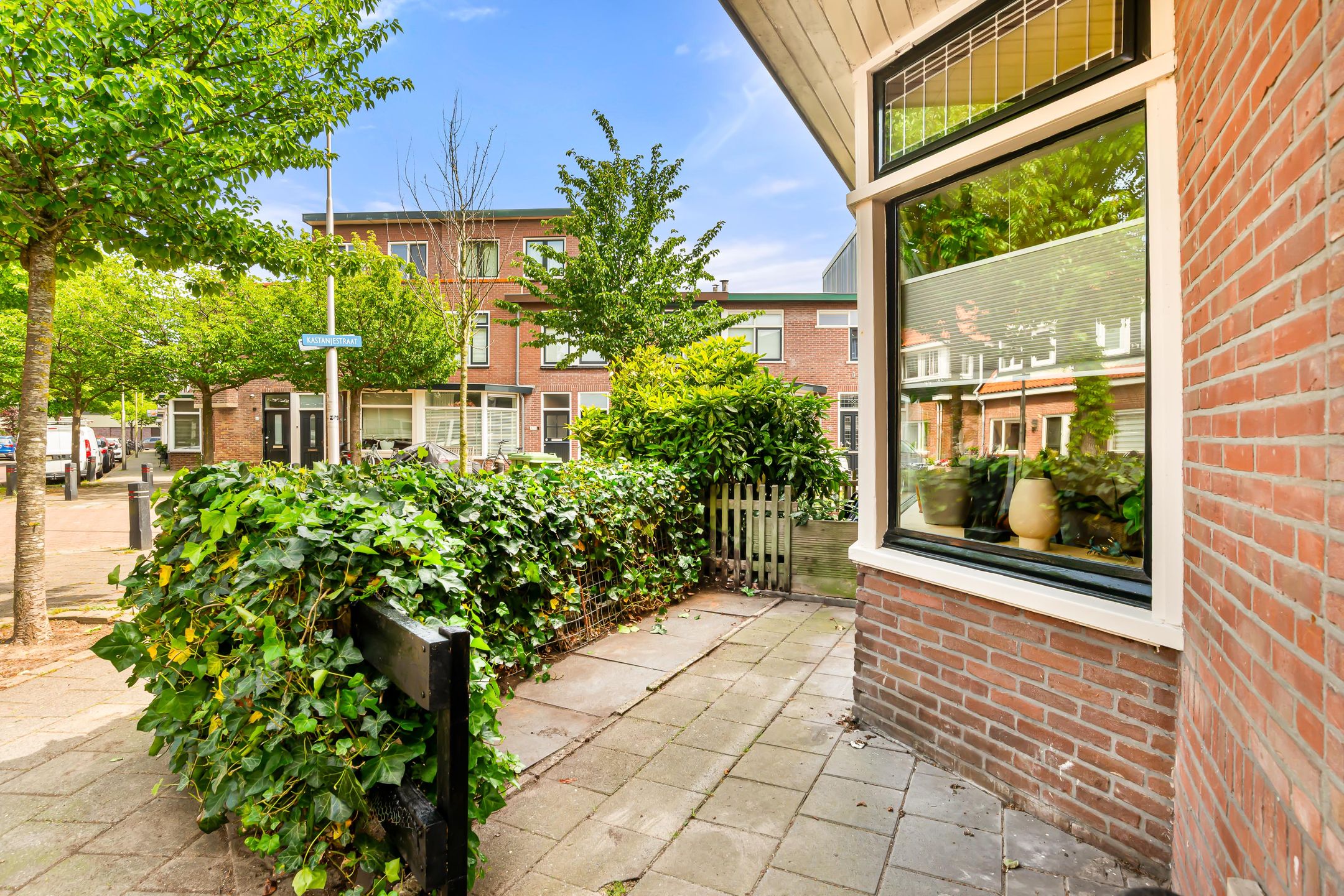 Bright semi detached home with modern finish and south west balcony — 9