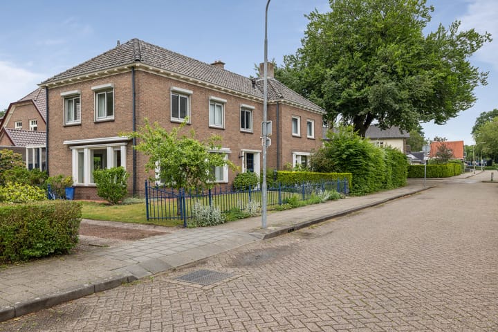 Foto 2 van Spoorstraat 3