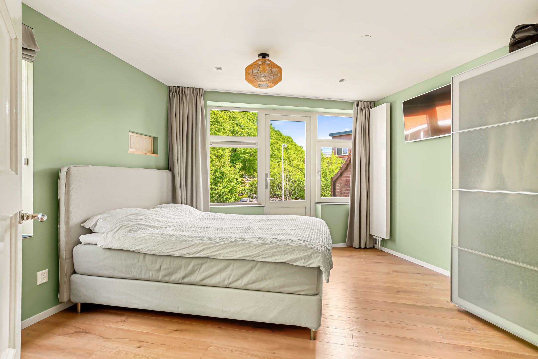 Bright semi detached home with modern finish and south west balcony — 33
