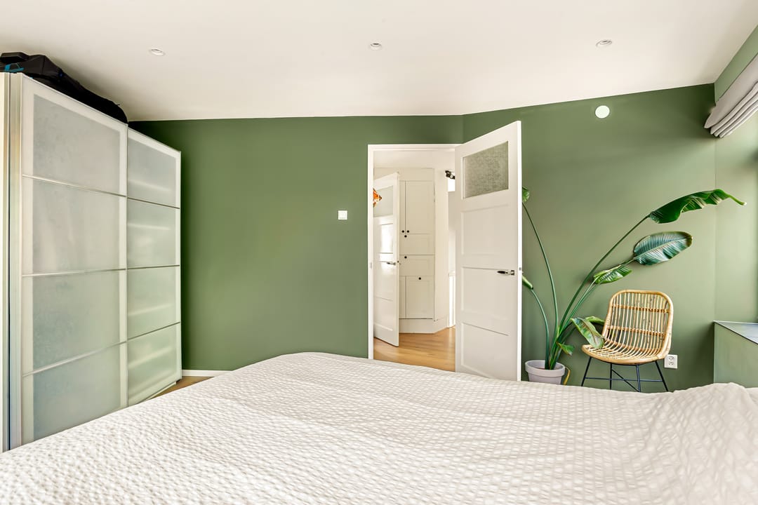Bright semi detached home with modern finish and south west balcony — 38