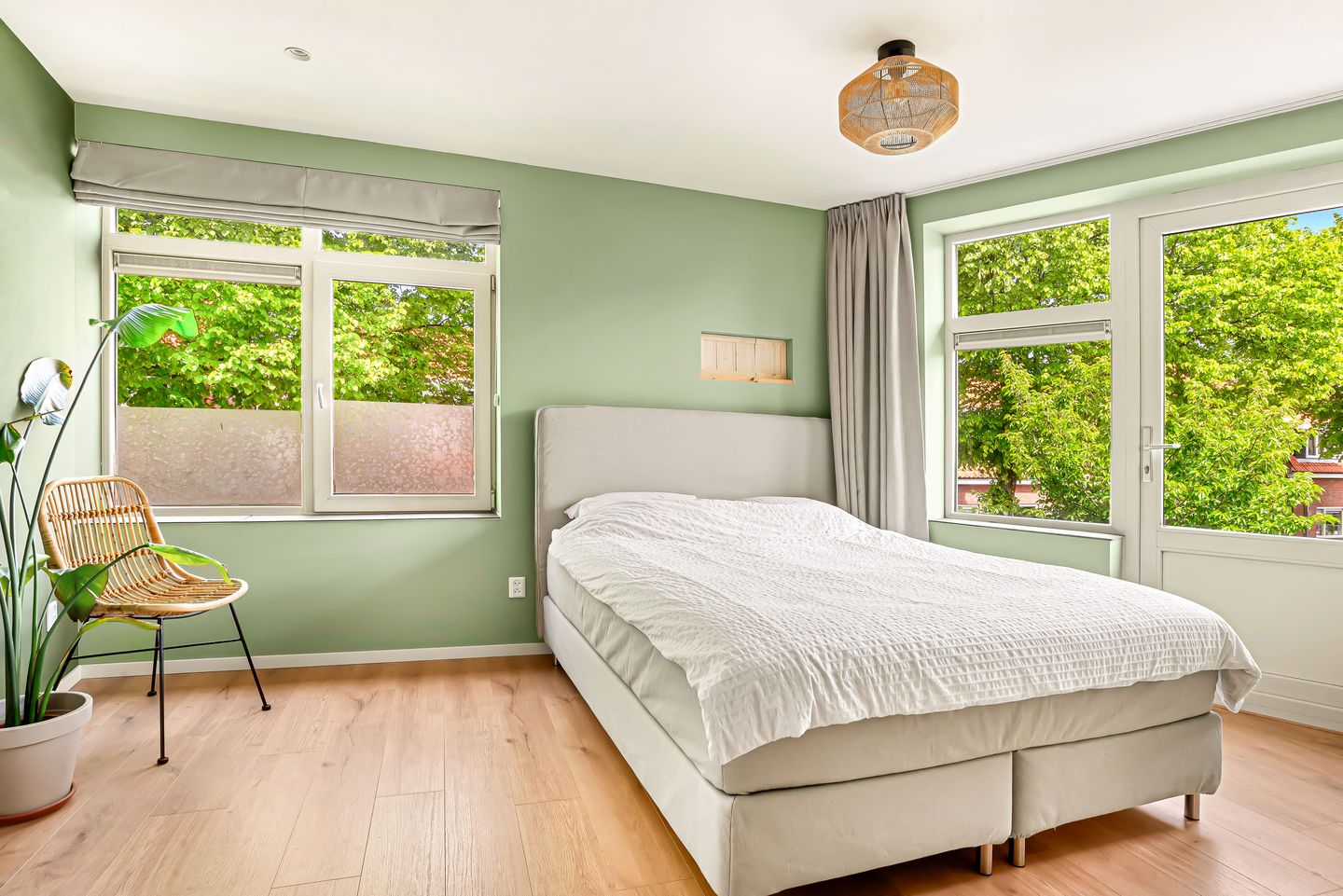 Bright semi detached home with modern finish and south west balcony — 35