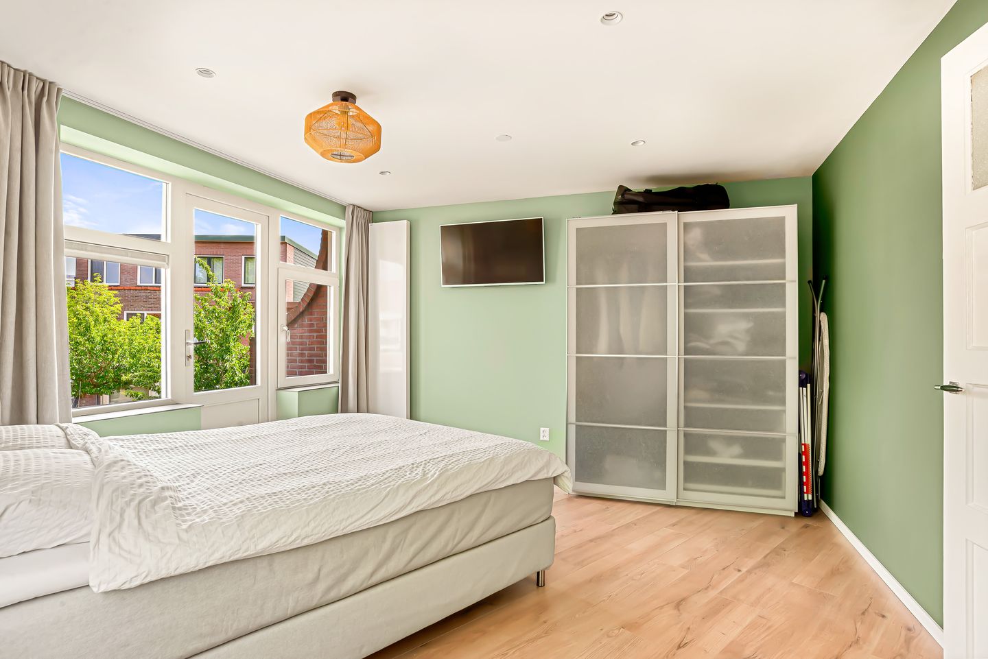 Bright semi detached home with modern finish and south west balcony — 34