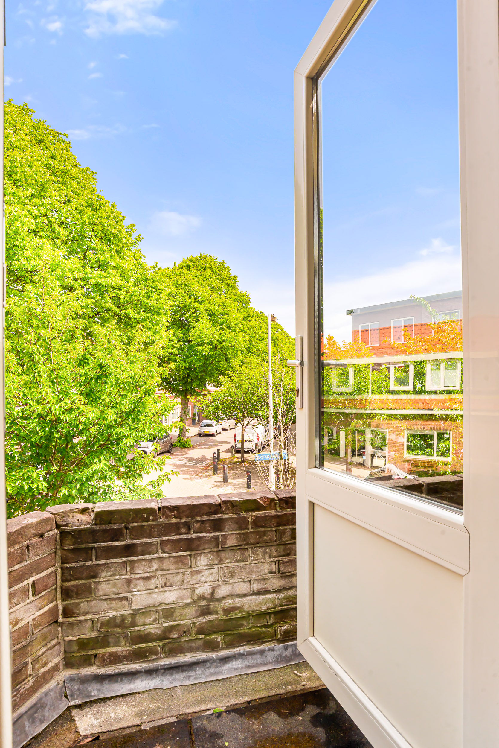 Bright semi detached home with modern finish and south west balcony — 36